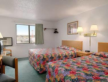 Super 8 By Wyndham Glendive Hotel ภายนอก รูปภาพ