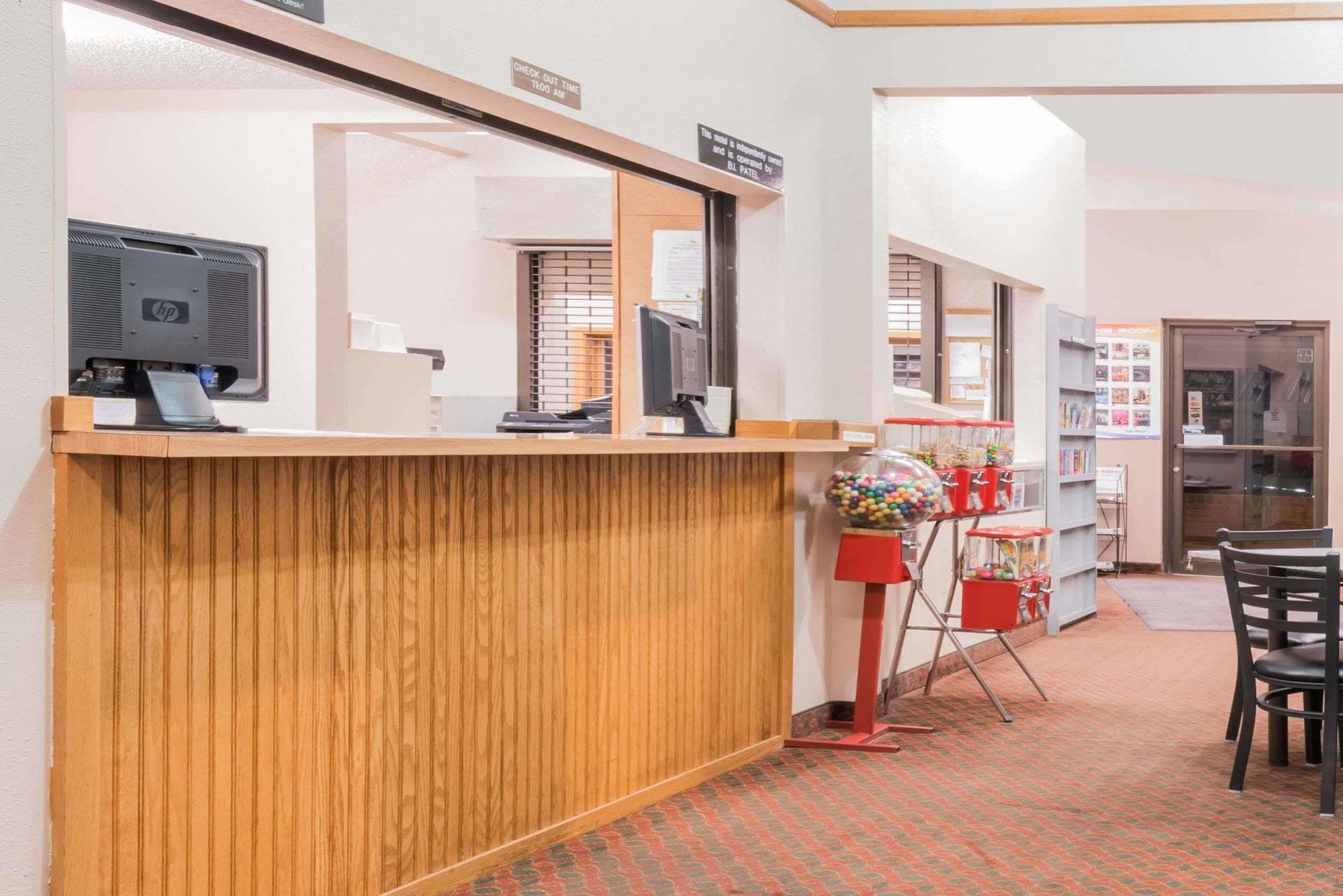 Super 8 By Wyndham Glendive Hotel ภายนอก รูปภาพ